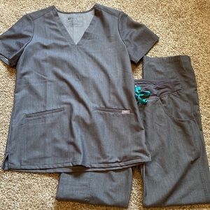 Figs Graphite scrub set